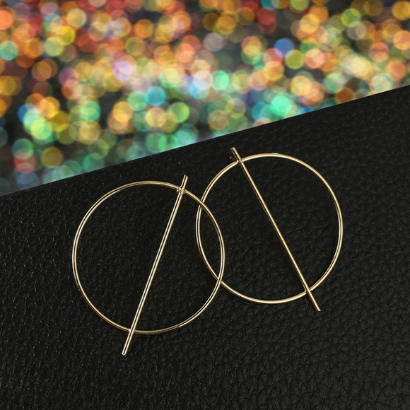 Unique Design//Circle Minimalist Hoop Earrings - Picture 7 of 7